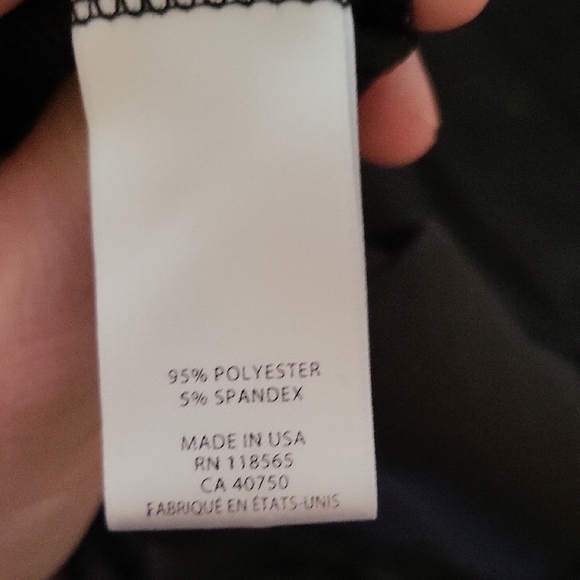 Elegant Black V-Neck Top by Guillaume – Classic, Stylish & Versatile Wardrobe Es - Picture 11 of 11